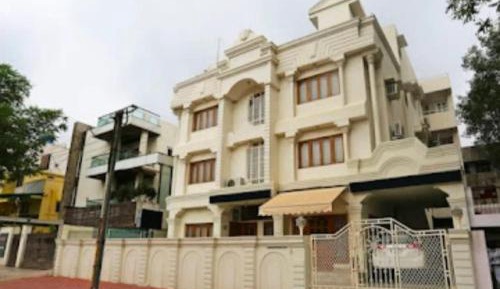 Deluxe Double Room (2 Adults + 1 Child)