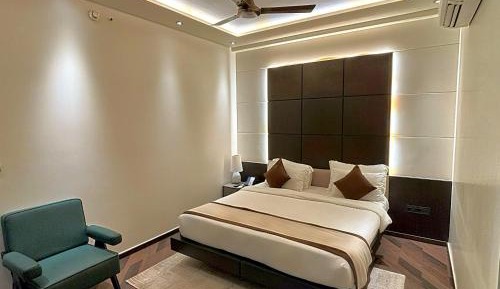 Standard Queen Room