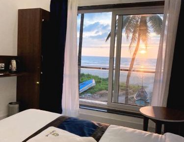 Deluxe Double Room with Side Sea View