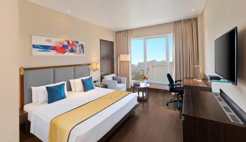 Deluxe King Room with City View