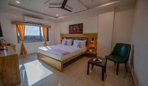 King Room: 10% off on Food & Beverage services Guaranteed Early check-in & Late check-out