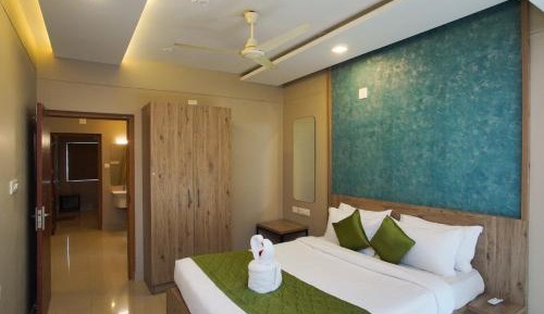 Deluxe Double Room (2 Adults + 1 Child)