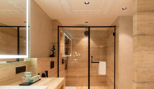 Tulip Pool Suite