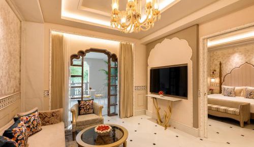 Grand Luxury Suite King Bed with Balcony