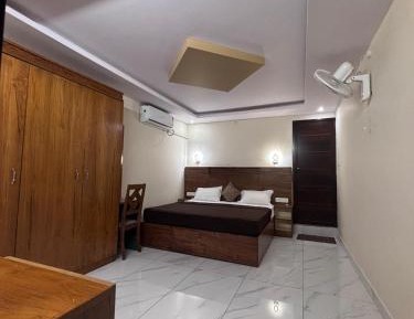 Deluxe Double Room (2 Adults + 1 Child)
