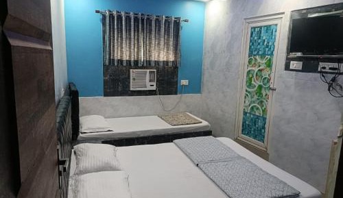 Basic Triple Room with Shared Bathroom