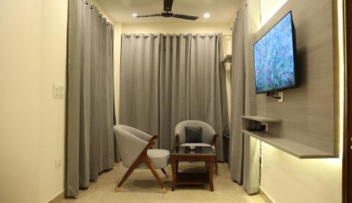 Suite with Mountain View
