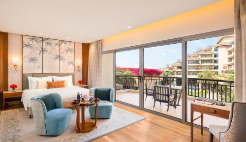 Grand Luxury Room King Bed - Enjoy Happy Hours with 1+1 offer on Alcoholic Beverage