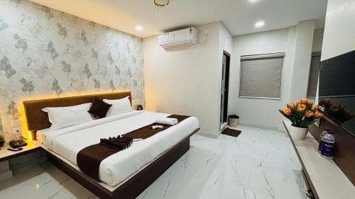 Deluxe Double Room (2 Adults + 1 Child)