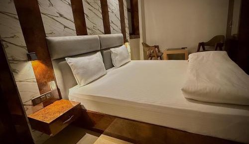 Standard Double Room with Shared Bathroom