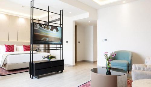 Junior King Suite with Premium Wing and 20% discount on Food, Spa, Beverages and Laundry | 1+1 IMFL from 3pm to 7pm