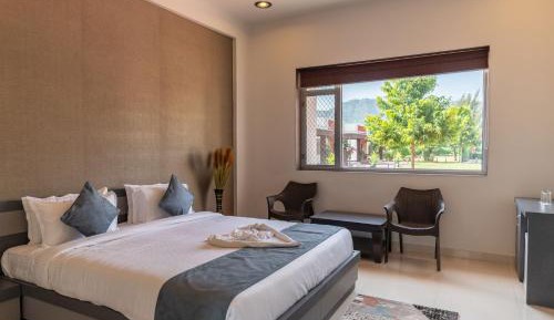 Superior Double Room: Free welcome drink,  Free parking/ Free valet parking, Free room upgrade (subject to availability), Early check-in (subject to availability), Late check-out (subject to availability), 20% off food and beverage