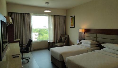 Deluxe Room Twin Beds City View - Happy hours with 1+1 on select outlets from 12PM to 5PM