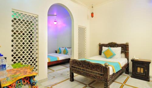 Royal Heritage Family Room