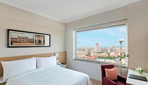 1 Queen Bed, Guest Room with 20% off on food and beverages