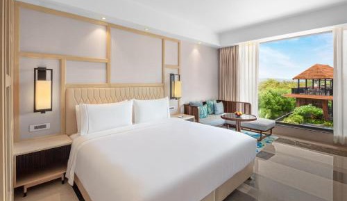 Deluxe Guest Room with 1 King with Bathtub - INR 1000 SPA Credit  (Stay between Sunday to Thursday) - Complimentary beer on arrival and free shuttle to the beach