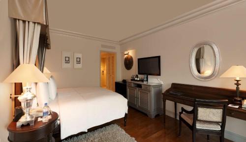 Executive King Room with Access to Executive Lounge with Happy Hours 1+1 offer at Lounge Bar , 30% off on Food & Beverages and 20% discount on Spa