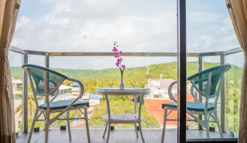 Club Room with Balcony (20% Discount on Laundry & Spa, Happy Hours Buy 1 Mocktail + 1 FREE)