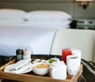 Executive Club, Executive lounge access, Guest room, 1 King, Stadium view