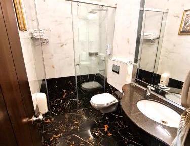 Deluxe Double Room (2 Adults + 1 Child)