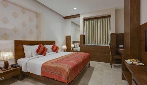 Deluxe Double Room: 15% off on Food and Laundry, 10% off on Airport Transfer 