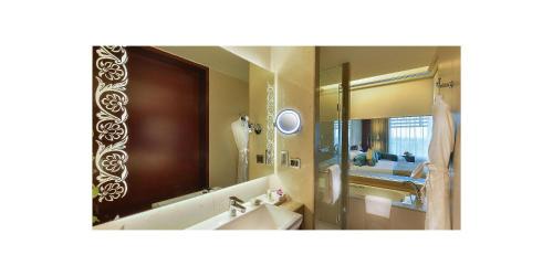 One-Bedroom King Suite - Club Floor
