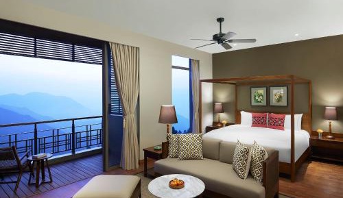 Luxury King Bed Valley View Room with Balcony