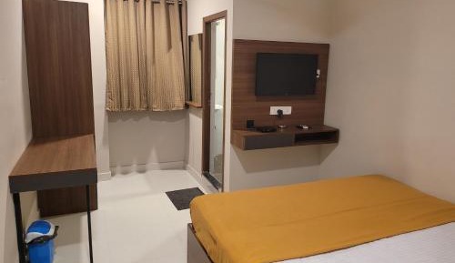 Deluxe Double Room (2 Adults + 1 Child)