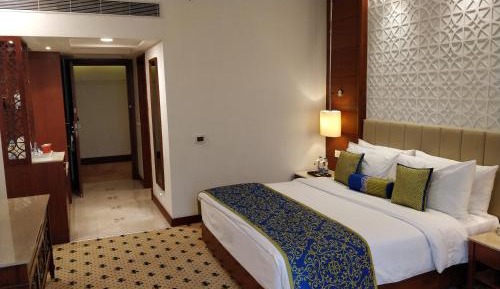 Club Room with 15% discount on food & beverages