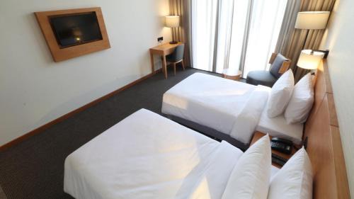 Superior Queen Room with 15% off on laundry and mini bar & 20% off on spa services