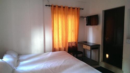 Double Room with Balcony (2 Adults + 1 Child)