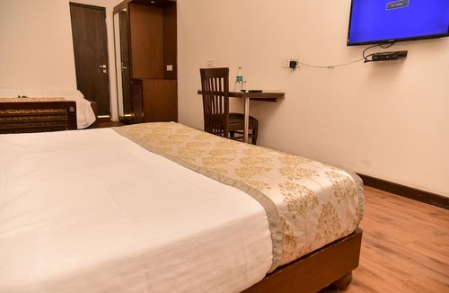 Indirapuram Hotel | Hotel Park well