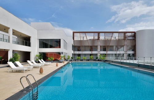 Maradu Hotel | The Artiste, Kochi, a Tribute Portfolio Hotel by Marriott
