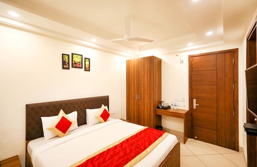 Malviya Nagar Hotel | Fabhotel La Paz Stay B&B
