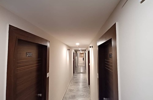 Vastrapur Hotel | Hotel Leela Palace