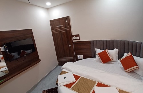 Vastrapur Hotel | Hotel Leela Palace