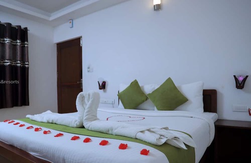 Pallivasal Hotel | Spice Jungle Resort