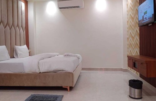 Chhatarpur Hotel | Hotel RIVERB