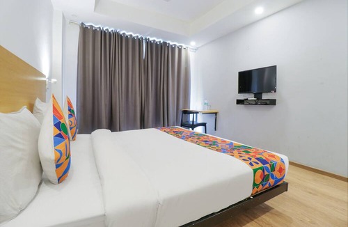 Sector 14 Hotel | Fabhotel Pantao Stays