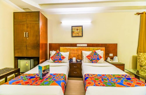 East of Kailash Hotel | Fabhotel Signature Plaza