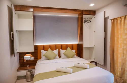 Adyar Hotel | Hotel Heraa International