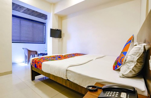 Malad East Hotel | Fabexpress Shalimar