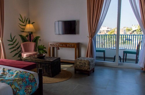 Shavri Colony Hotel | Casa Blanca LakeCity