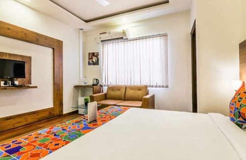 Pulikeshi Nagar Hotel | Fabhotel Vista Suites