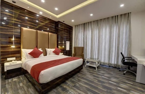 Noida Hotel | Golden Tree