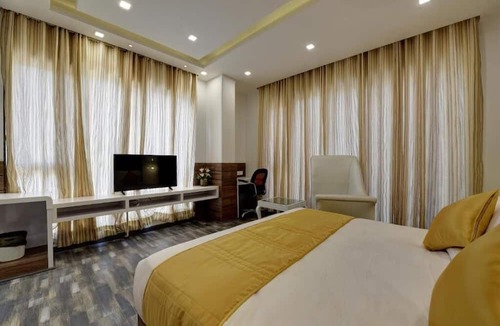 Noida Hotel | Golden Tree