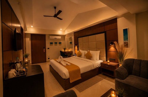 Pilerne Industrial Estates Hotel | HUE GUH The Porto Candolim