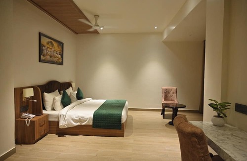 Aligarh Hotel | Hotel Gold In Leaf
