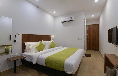 Indirapuram Hotel | Hotel The Emporio A Corporate suites