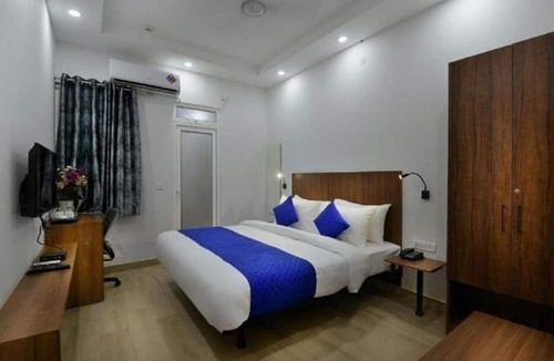 Indirapuram Hotel | Hotel The Emporio A Corporate suites